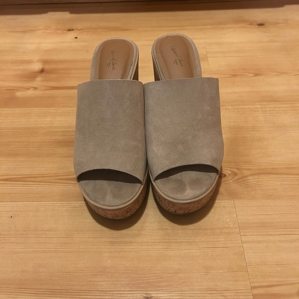 Universal Thread Taupe Mules